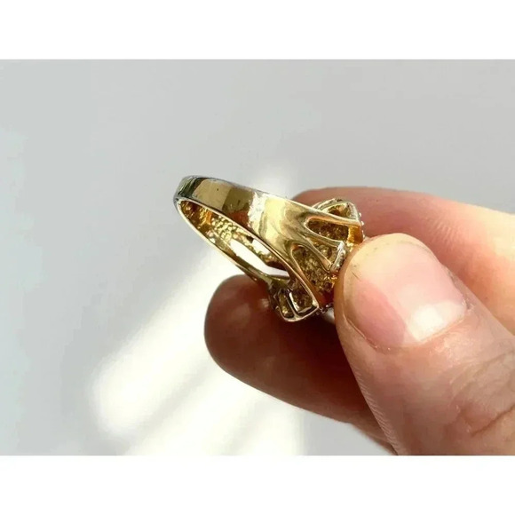 Vintage Gold Tone Gemstone Lined Split Shank Faux Pearl Classic Ring - size 5 - Picture 4 of 9